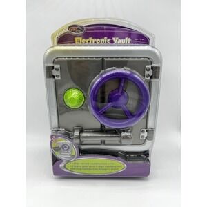 Youniverse Summit Electronic Vault New in‎ Package Lights Alarm Toy Rare 2005